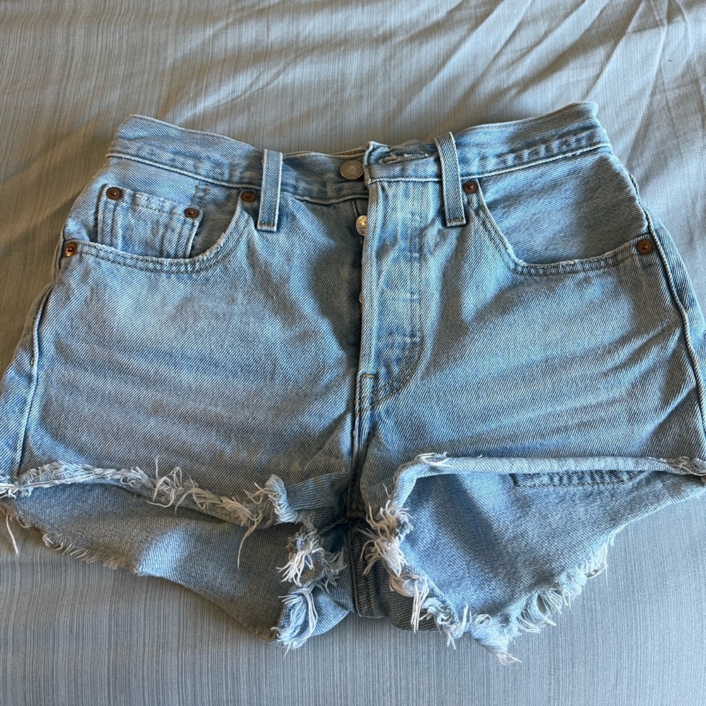 LEVIS 501 SHORTS.